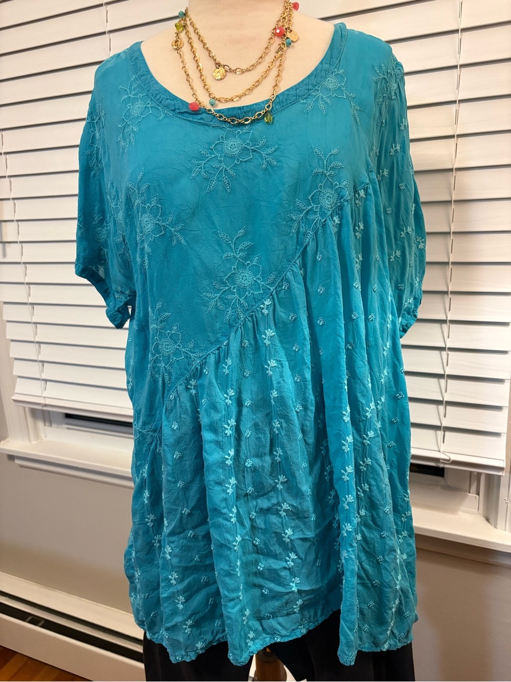 Johnny Was Women’s Teal Embroidered Short Sleeve Tunic, Size XL (EUC)